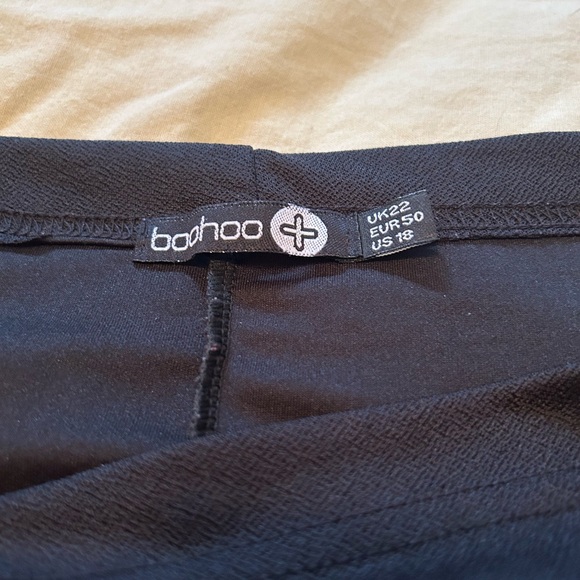 Plus size off shoulder little black dress - Picture 4 of 9